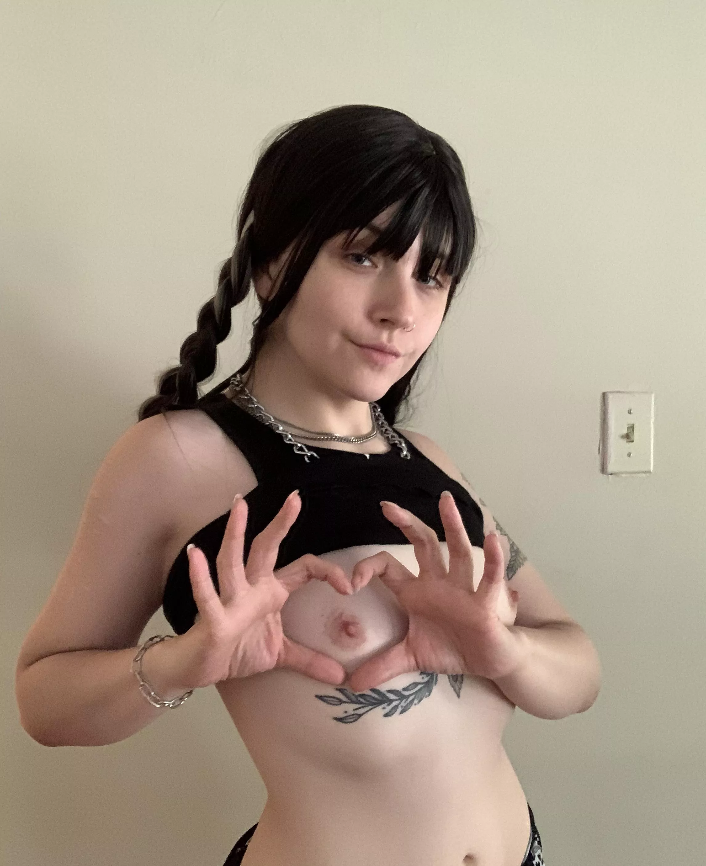 are smol tiddy goth gfs still in demand? 🤍🫶