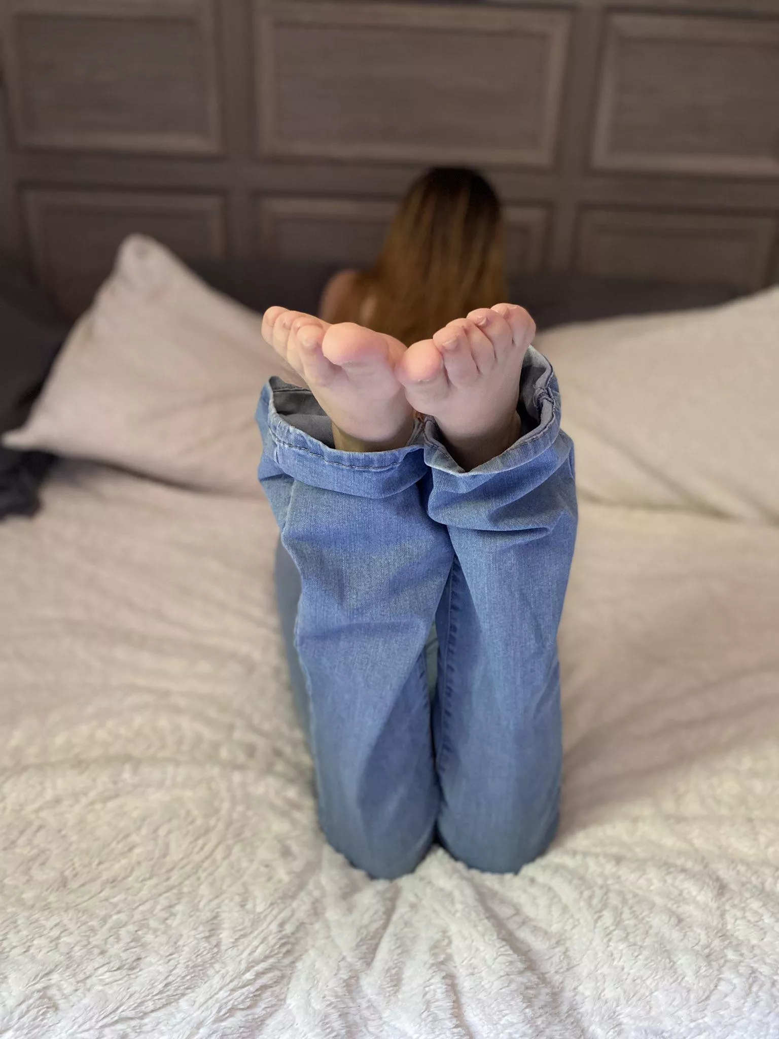 Arrows up if you’re willing to be totally feminized and get pegged 💕❤️‍🔥👢