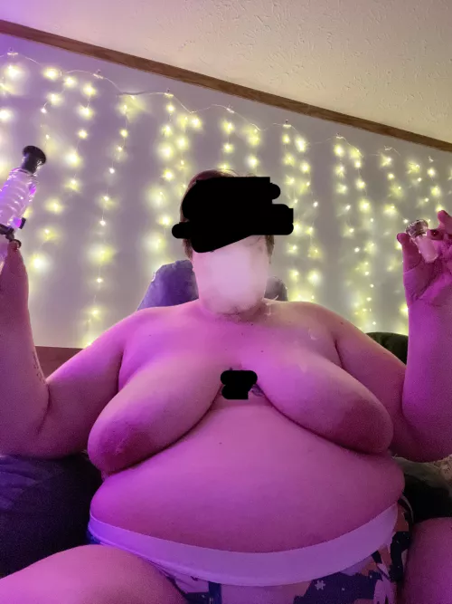 Big boobs, big belly, big bong rips