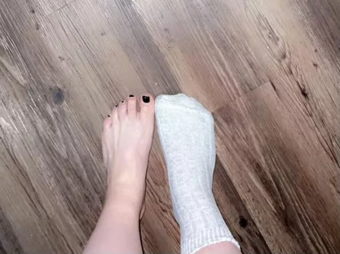 Can you help me take my sock off?🙈😋