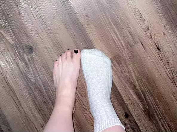 Can you help me take my sock off?🙈😋