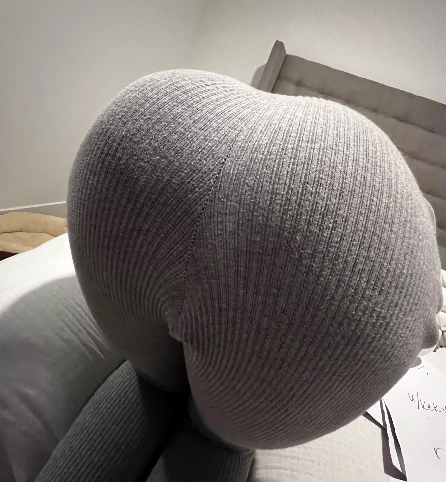 don't you love a petite round booty?🍑