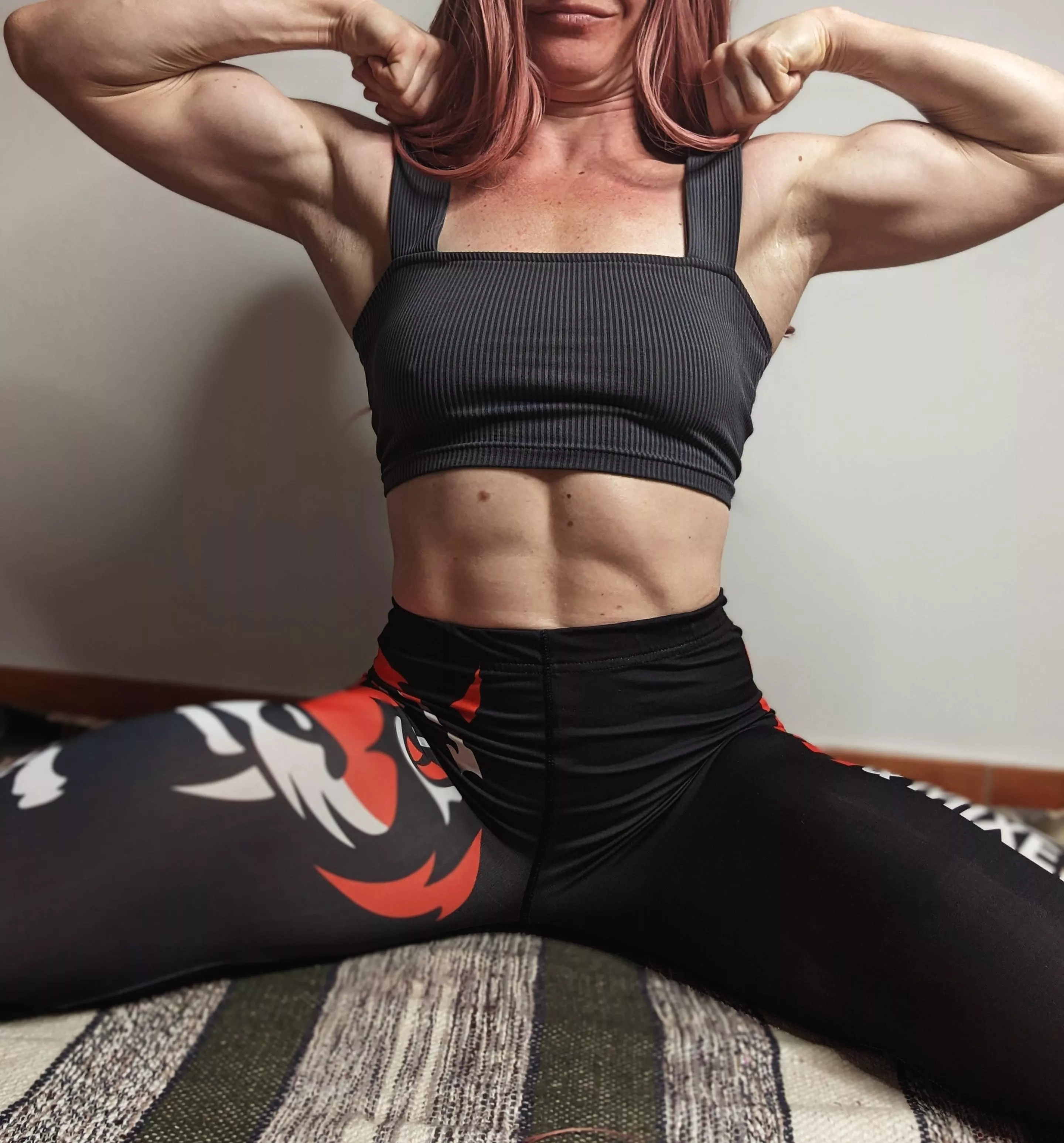 Enjoy my cheeky muscles