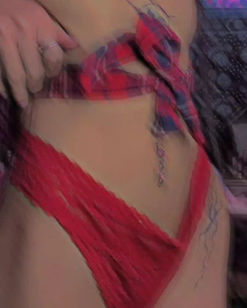 Go like and comment on my new posts and sub to the OF🖤 cum look at my petite body;)