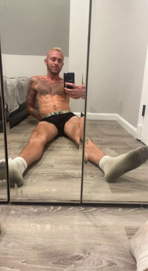 Hey boys, who wants to lick me clean?