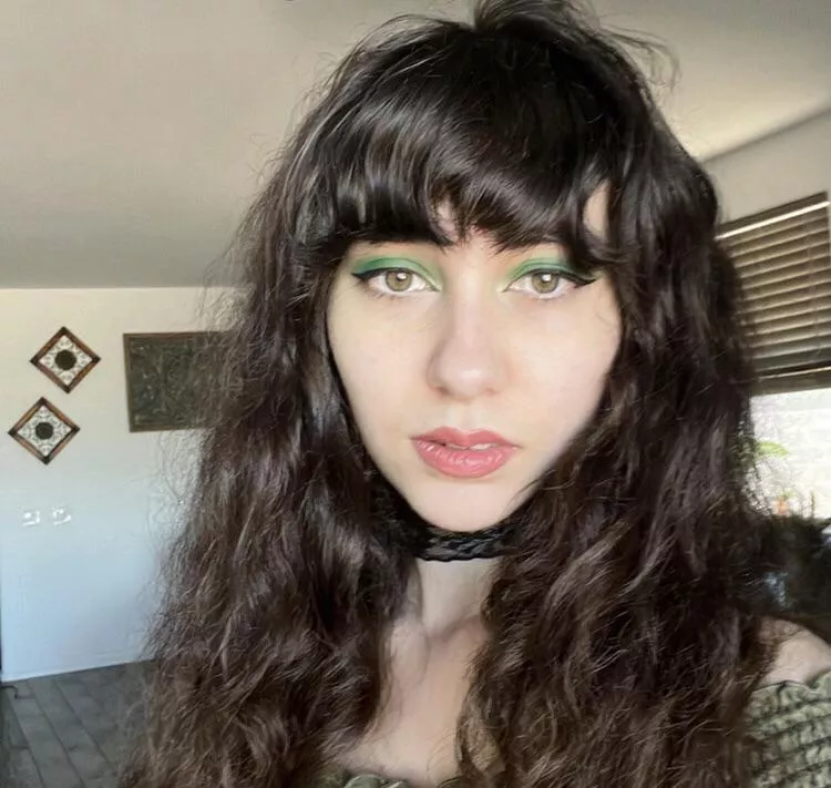 Hey to everyone who stopped scrolling 👋 😅