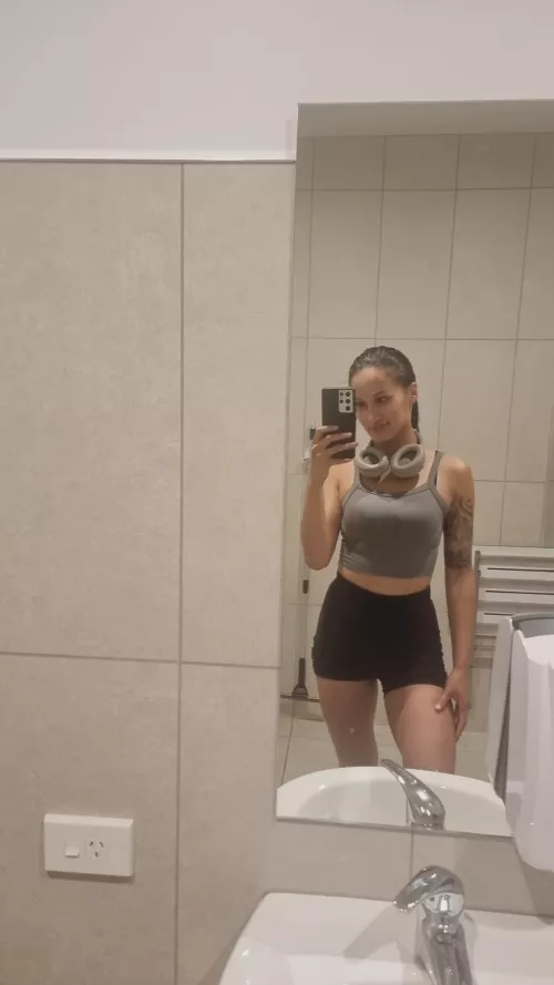 Hope you are addicted to my crop top as much I am 😊