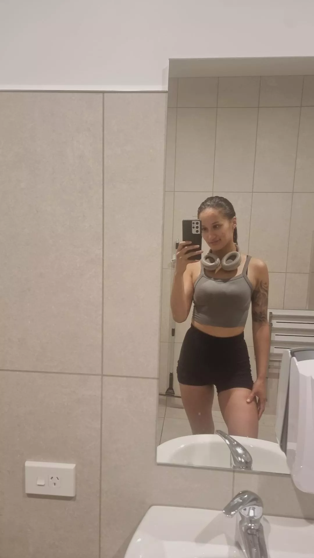 Hope you are addicted to my crop top as much I am 😊