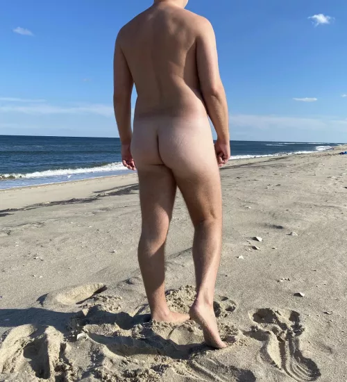 Hubby likes showing his peach off