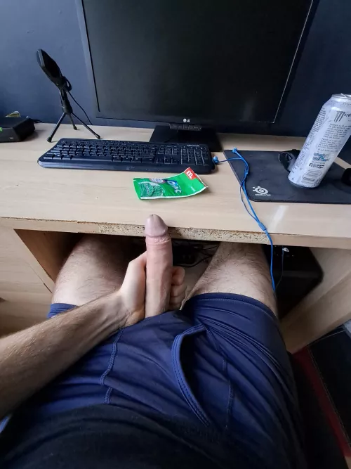 I bet that im bigger than your tiny cock 😈