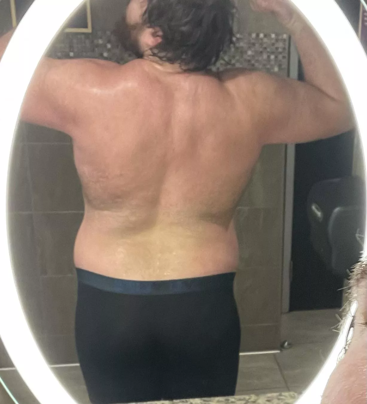 I got love handles, but I lift back 💪