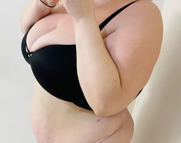 I like the way my tits just pour out of this bra.