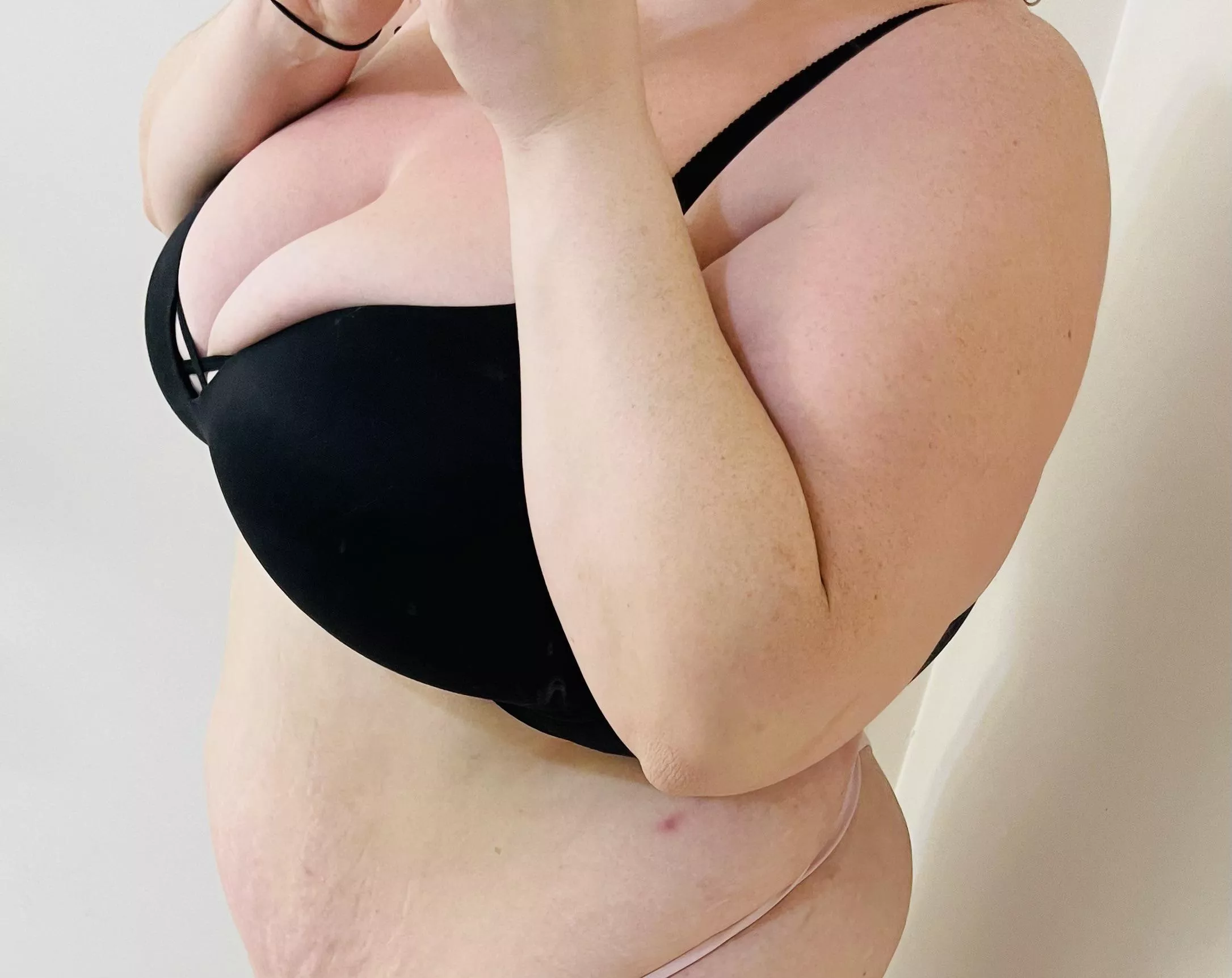 I like the way my tits just pour out of this bra.