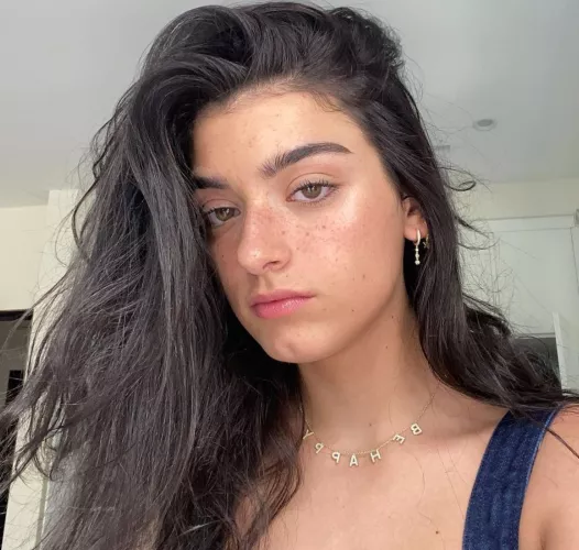 I would love to be able to hold the edge till next year, gooning is melting me so bad lately. And looking to the perfect Dixie Damelio isn't helping.