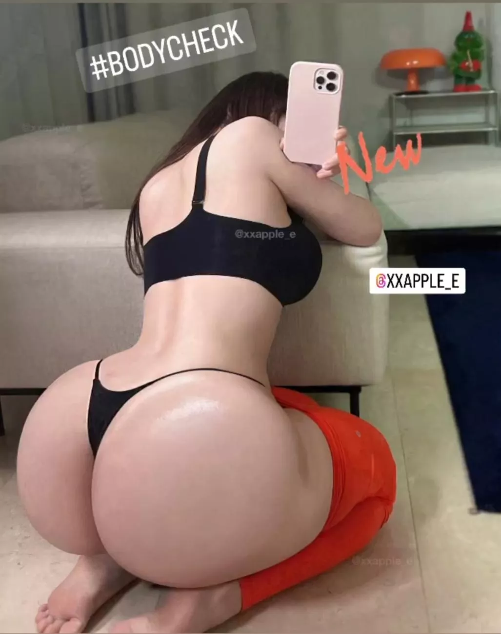 imagine you hump her in this position while you grab that gigantic ass