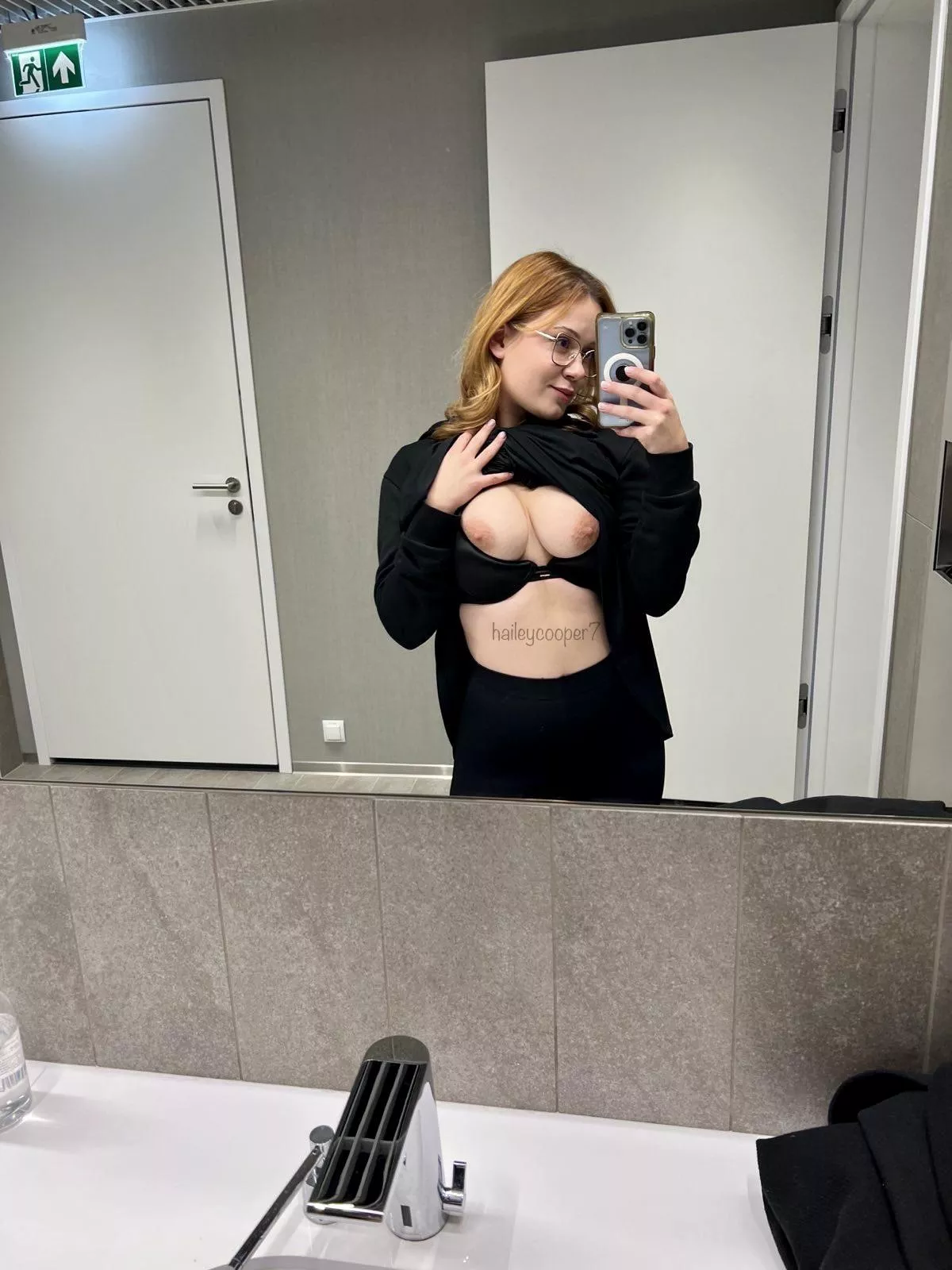 [IMG] public bathroom shot!