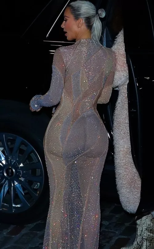 It's so hot that she admitted on a podcast that she wore a thong ones then onwards she only wears thongs no more regular panties