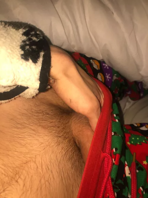 Just finished a huge ski session, really want someone to make me hard, i just wanna cum
