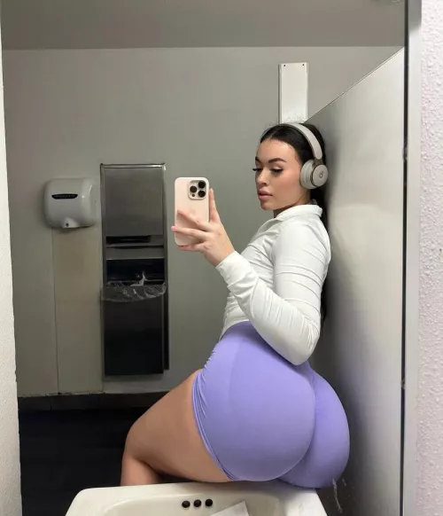 Latina Ass