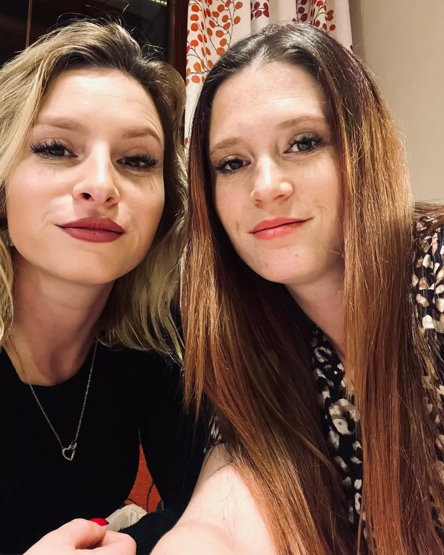 Left or right? 😏(f)