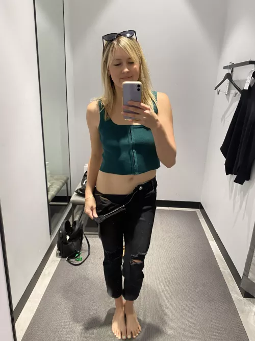 Lots of space in this changeroom for activities 🤔