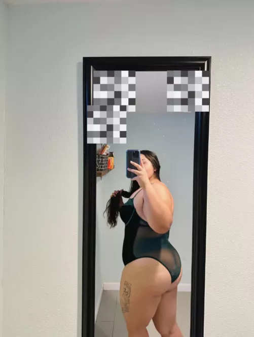 Love this green on me but need someone to take it off 🥵