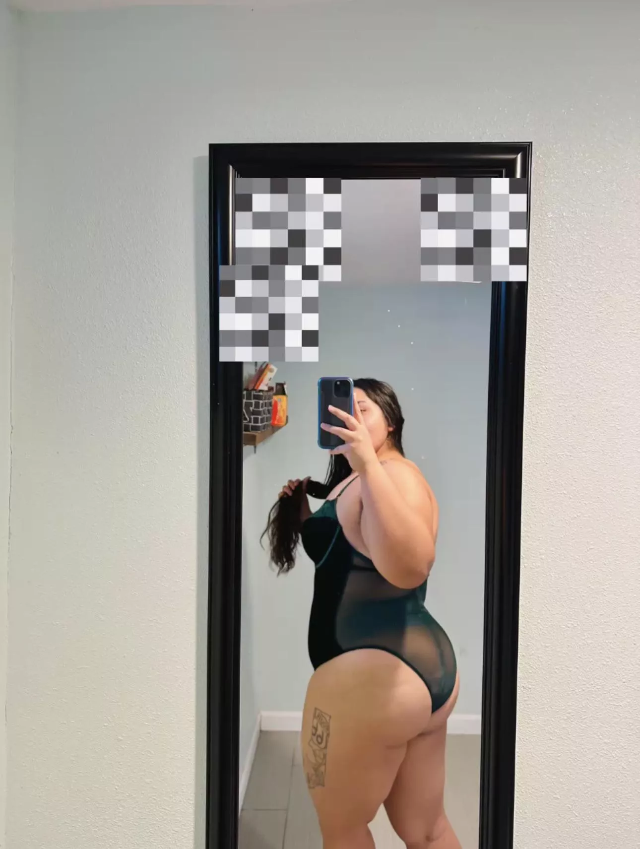 Love this green on me but need someone to take it off 🥵