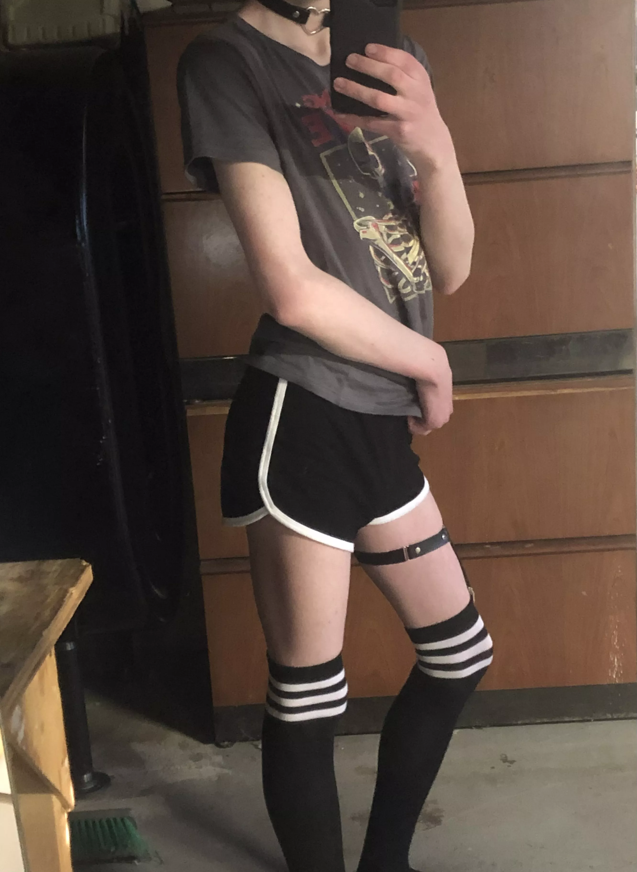 loving my legs in this pic :3