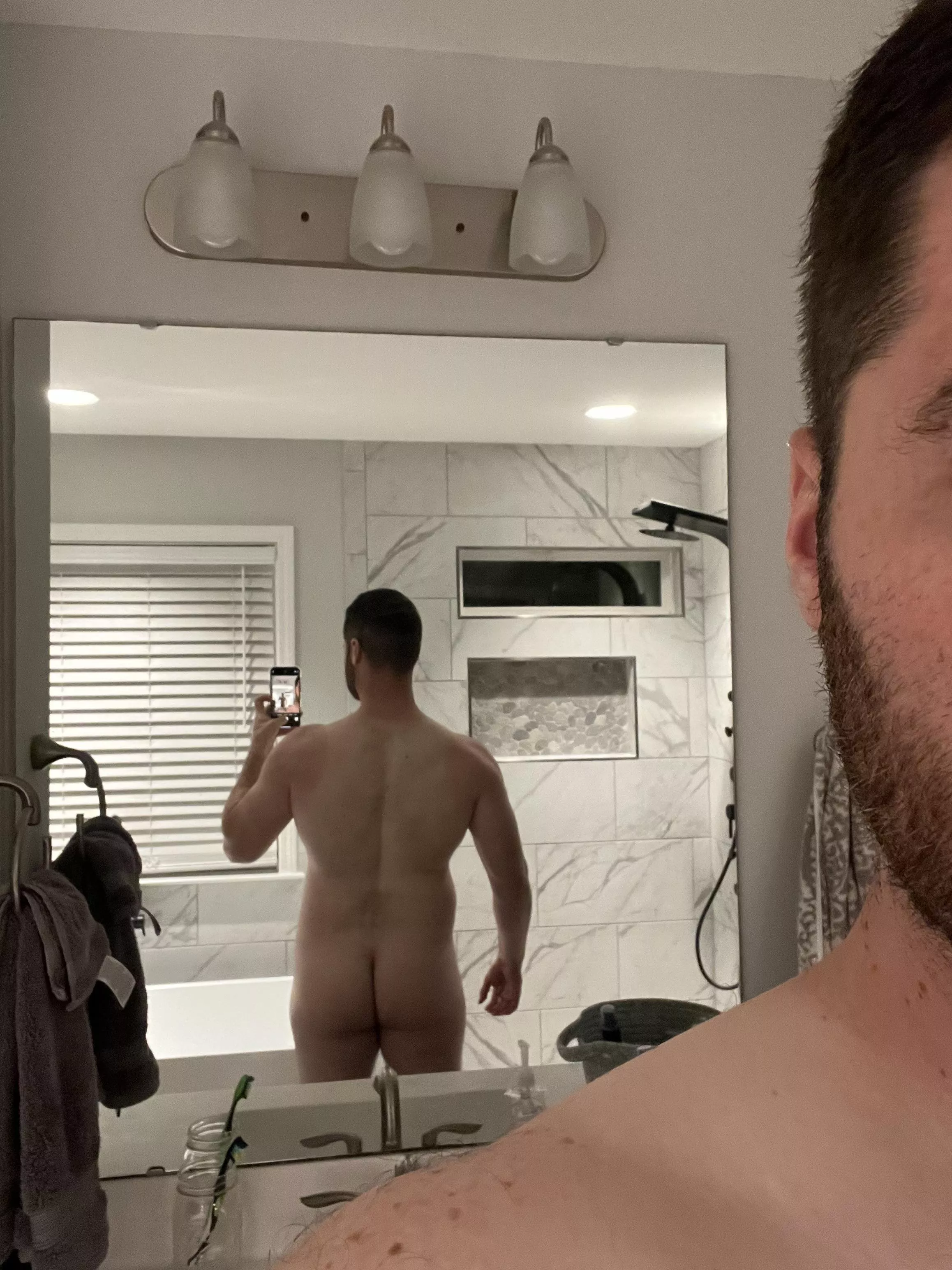 (M) 42, 215 lbs , 6’ how is my back development coming?