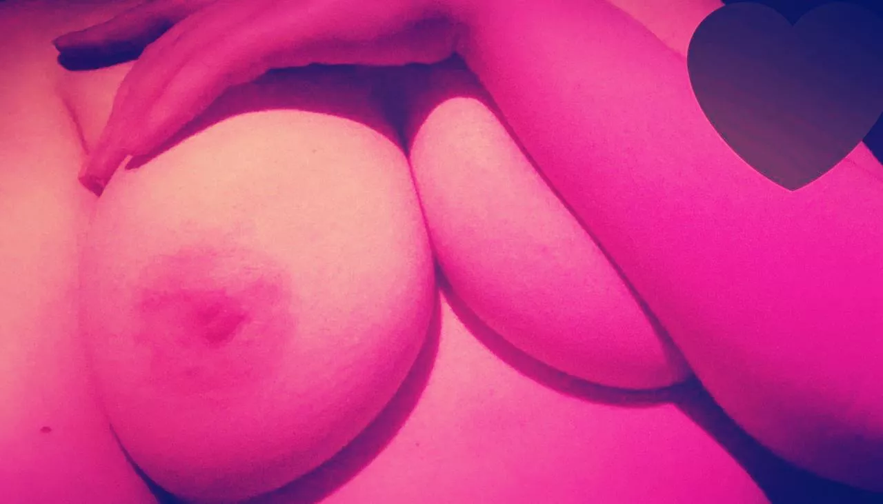 My body wants to feel your lips, Let’s celebrate together !!