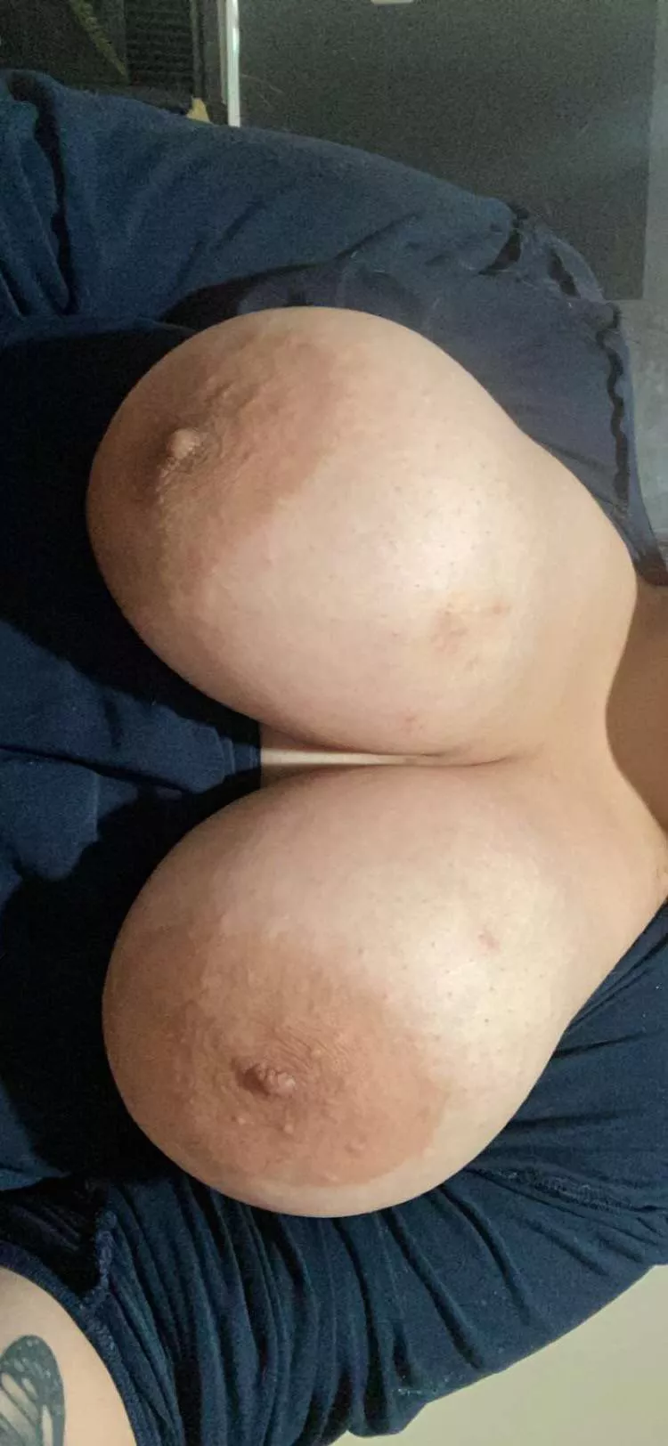 need a mouth to warm me up 😘 (F21)