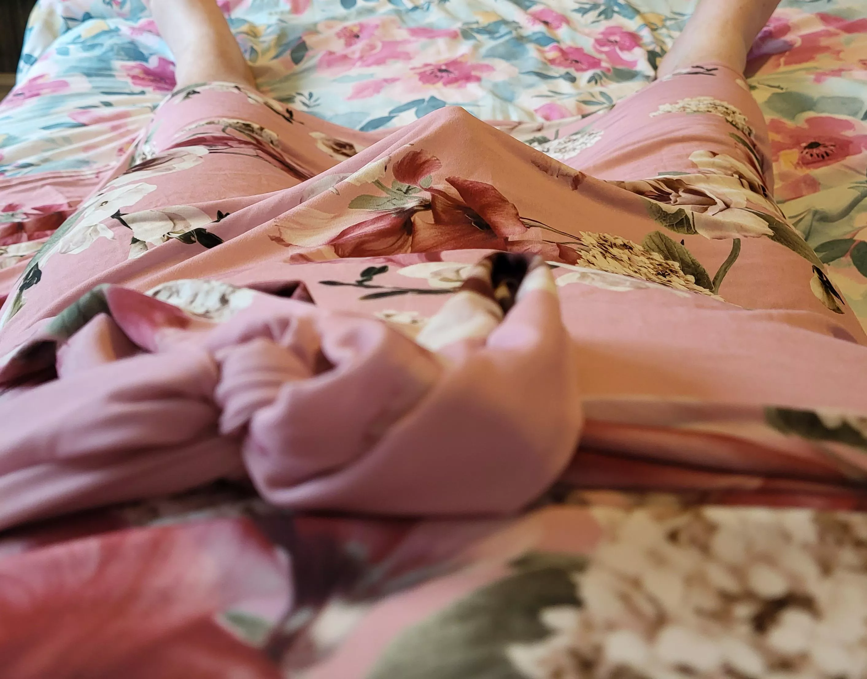 Please help me Daddy, I'm about to ruin my pretty pink dress......xo KL💋