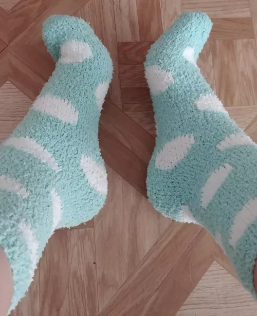 Polka dot fuzzies for your sniffing pleasure! Message me to book your wear :)