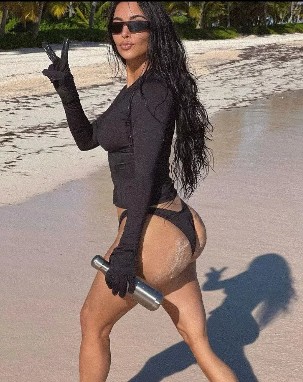 She looks so perfect her fat ass in that little thong with a bit of sand on one cheek looks so seductive for some reason
