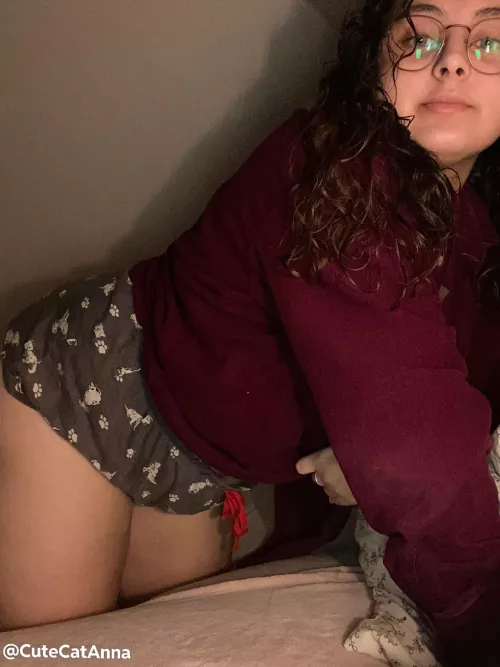 Sneakyyy 🔥 Just imagine the belly behing all of my clothes 🌸