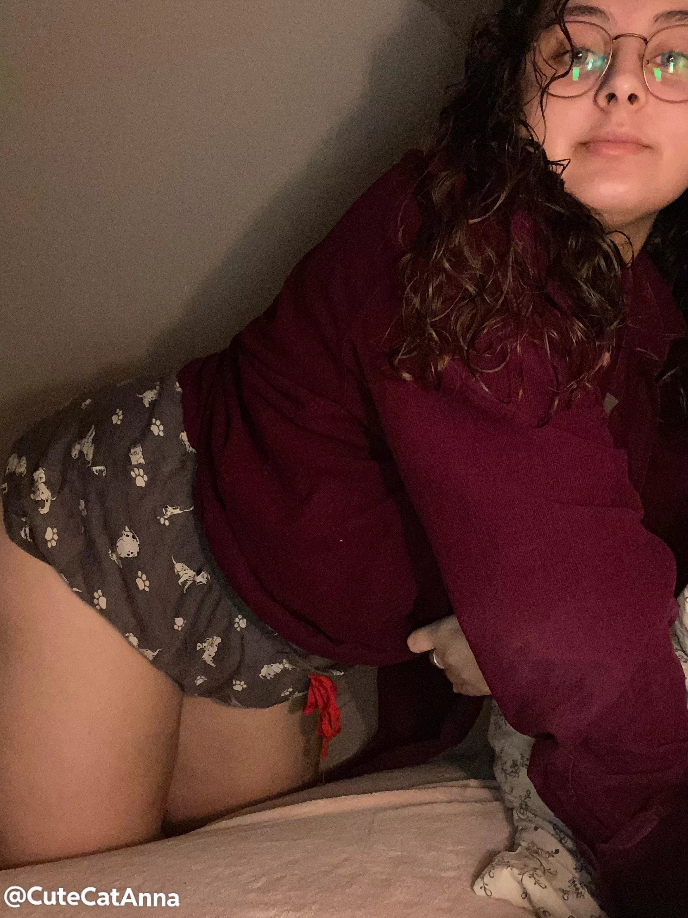 Sneakyyy 🔥 Just imagine the belly behing all of my clothes 🌸