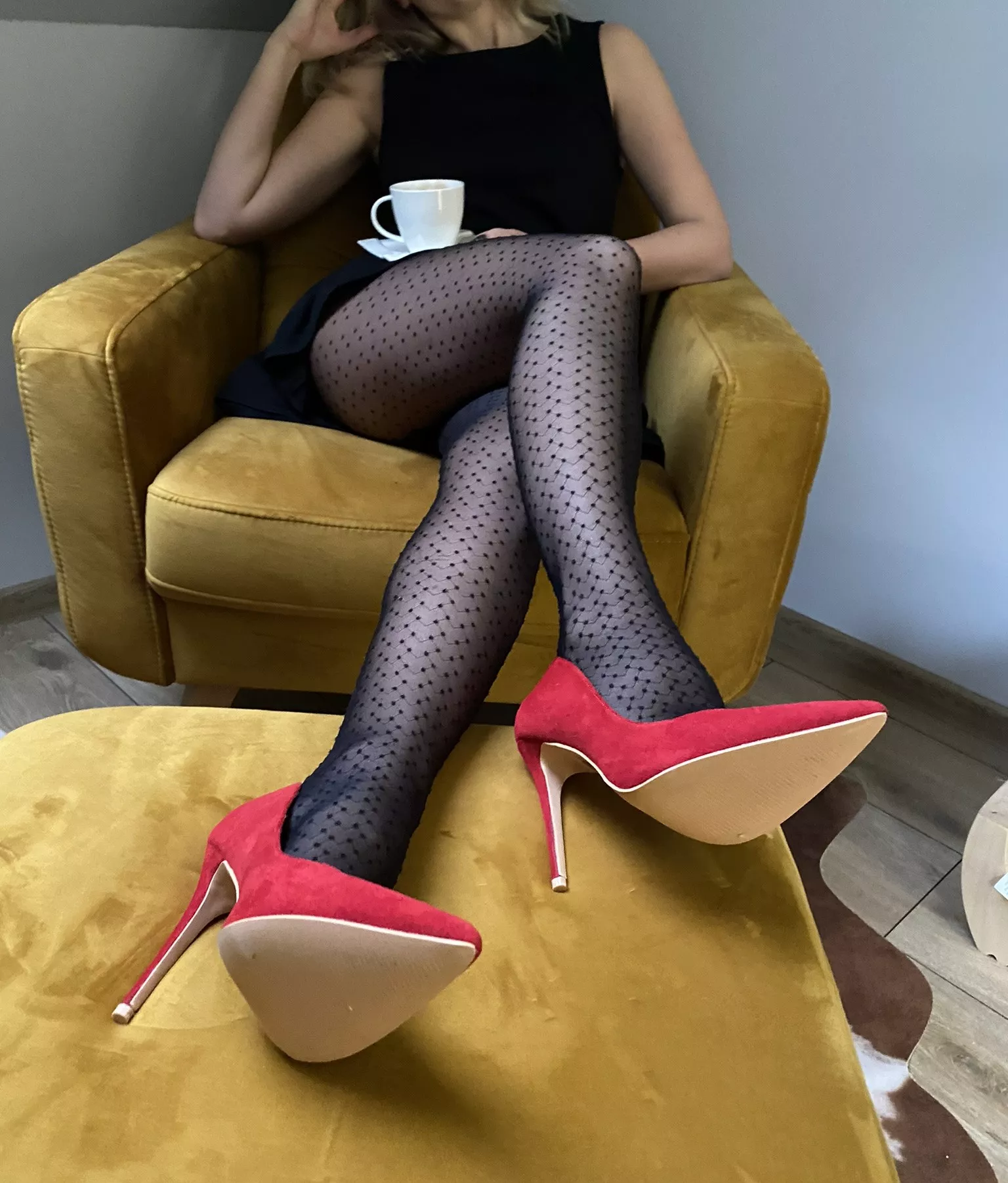 Take care of my legs while I have a coffee break