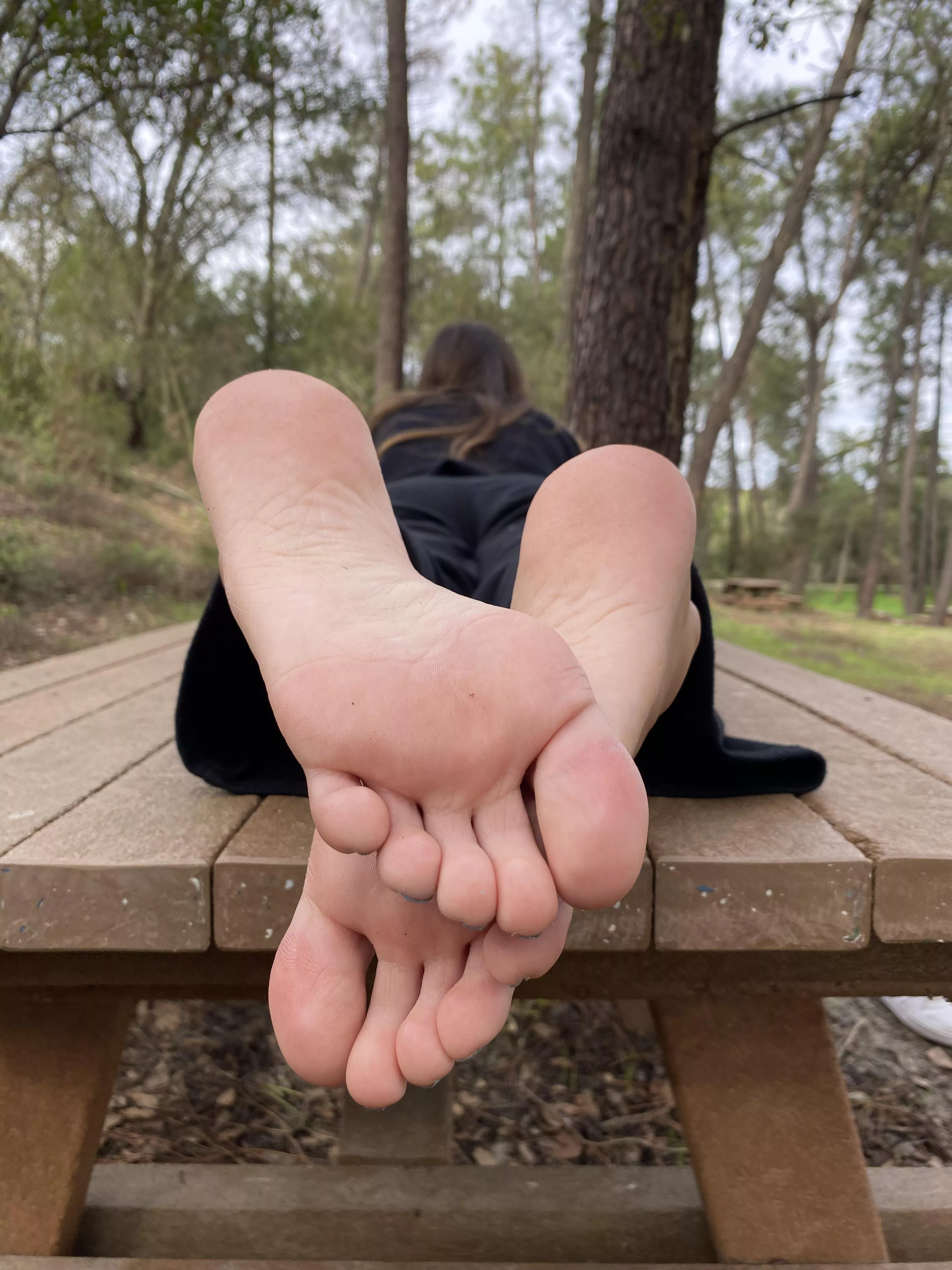 They’re little magnets for strangers 🧲🦶