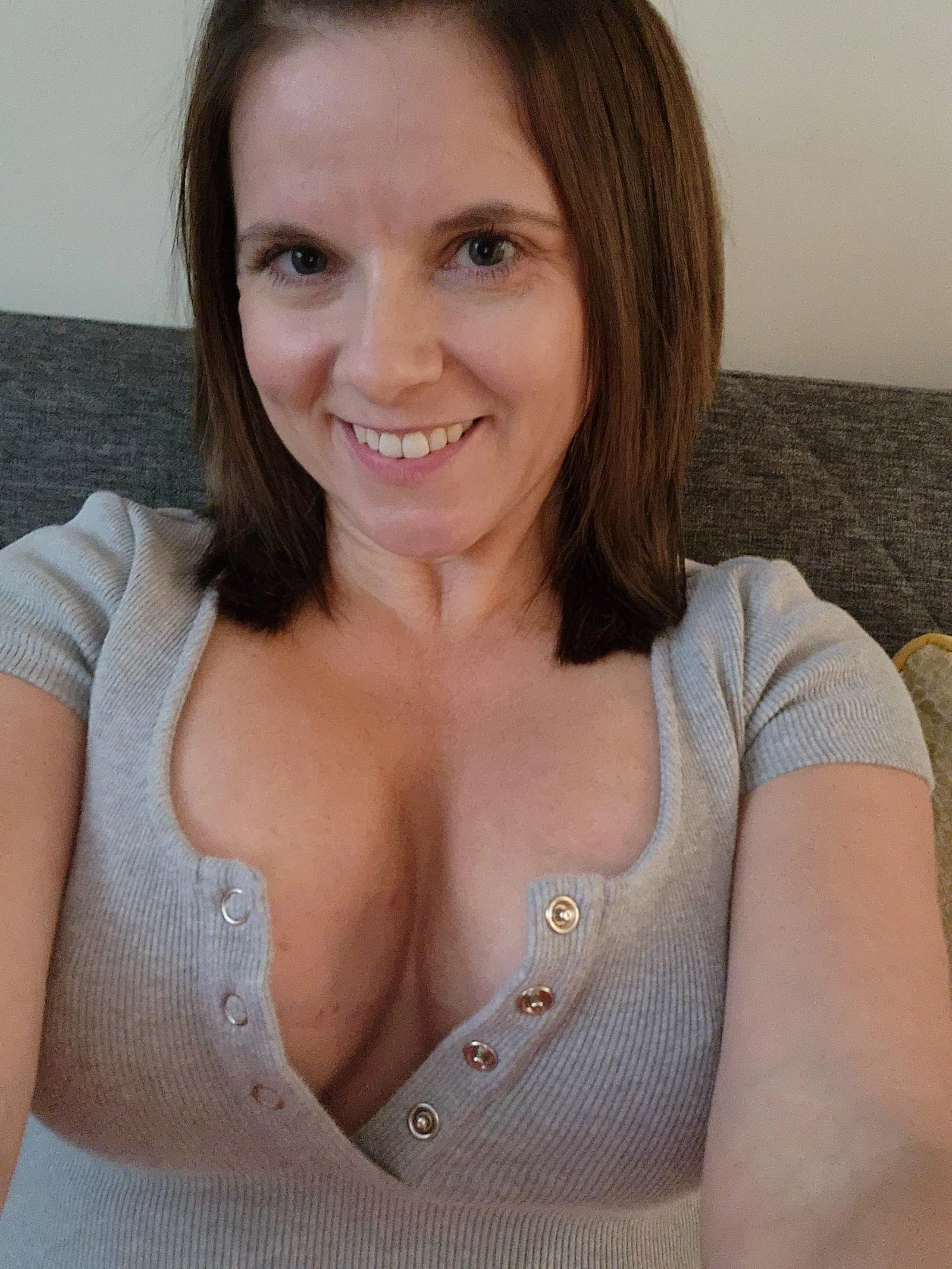 this milf loves to tease her cleavage