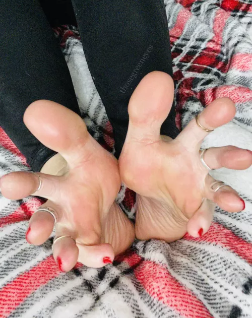 Time for a little toe spread