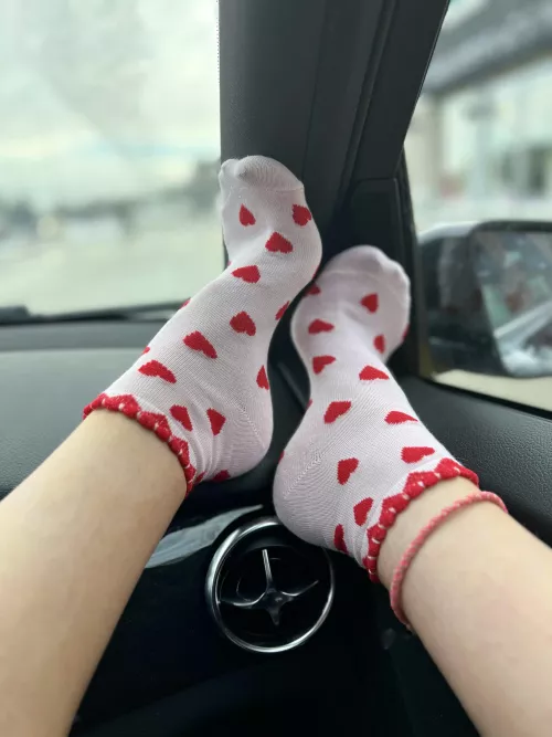 Treat yourself to a pair of my smelly socks this holiday season ♥️