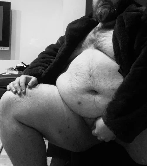 U.K. fatty showing off the Xmas buffet damage… dms open 31