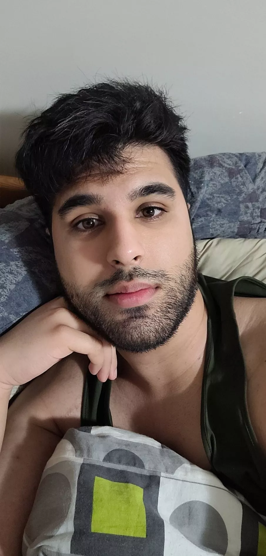 When you've got things to do but your bed is too comfy 🤷