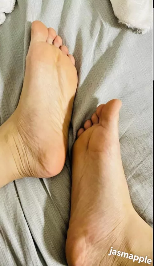 Who wants to kiss my soft soles?