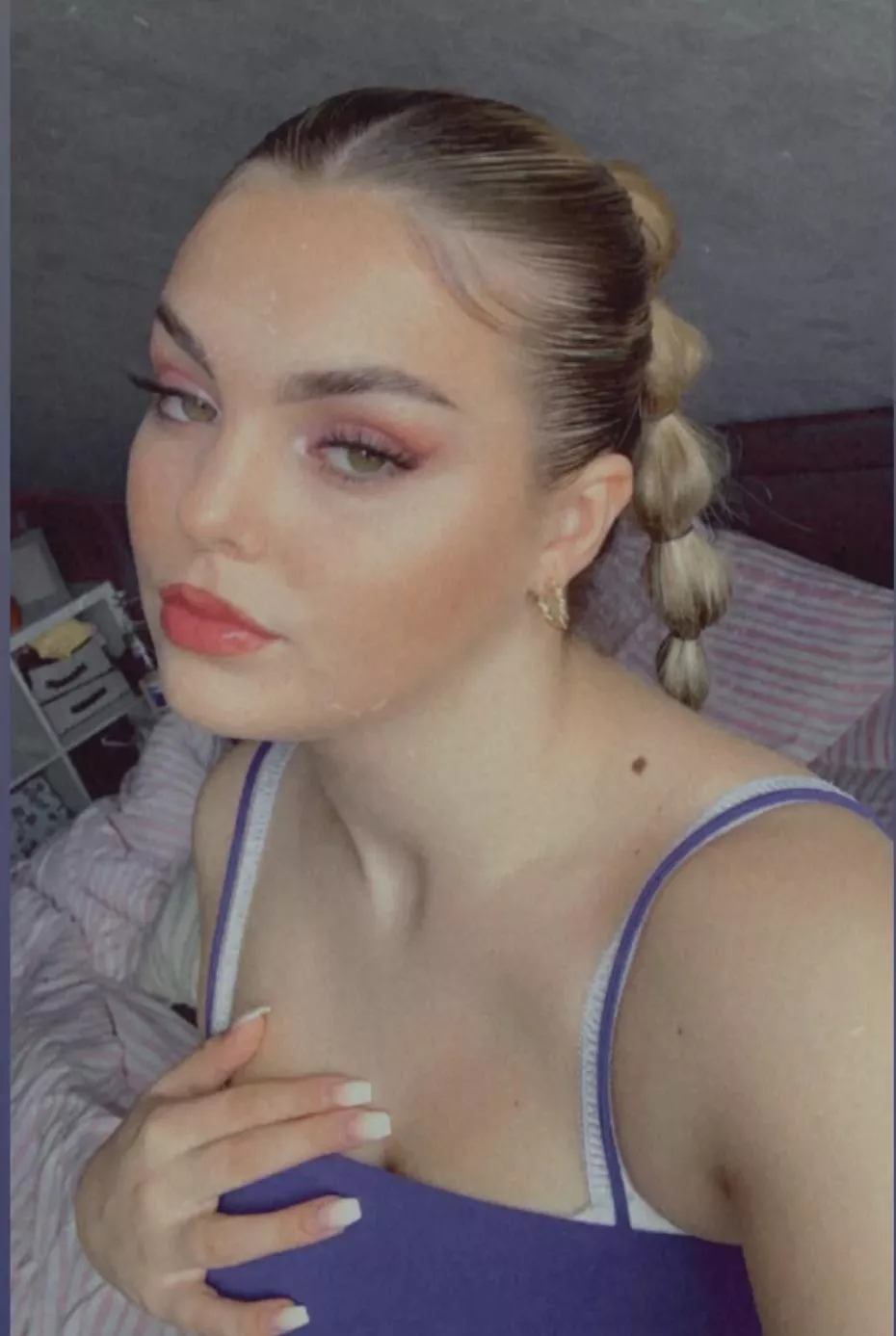 who would like to fuck me and a friend