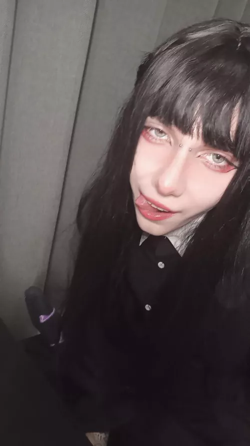 yeah im a boy but please, call me Sonya👉👈