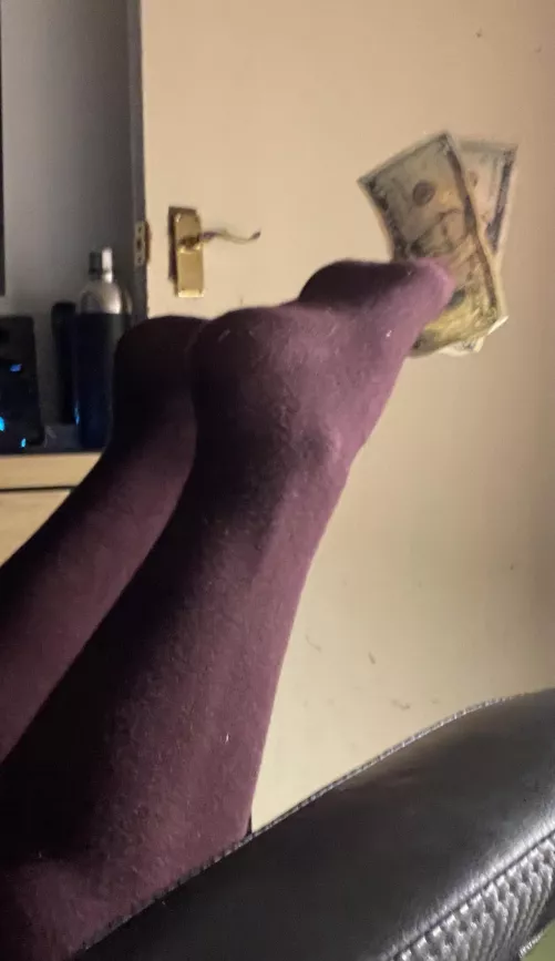 You get your allowance AFTER you cum on mommy’s feet 😘