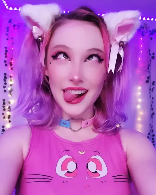 your personal cat gf wishes you a great day! 💕🥺