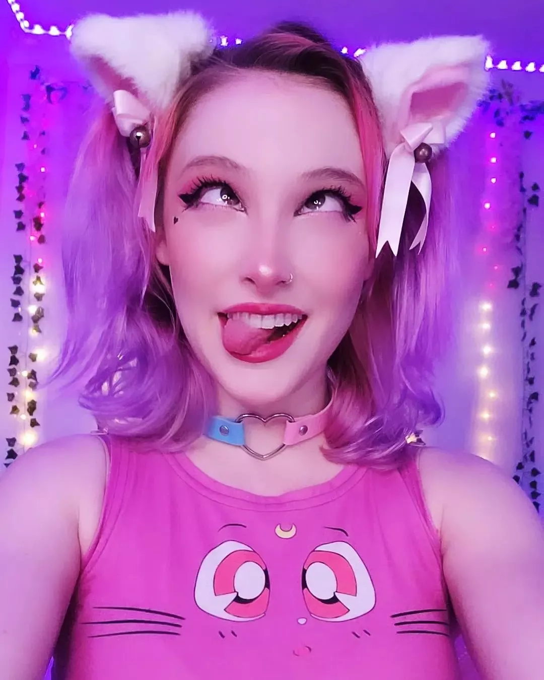 your personal cat gf wishes you a great day! 💕🥺