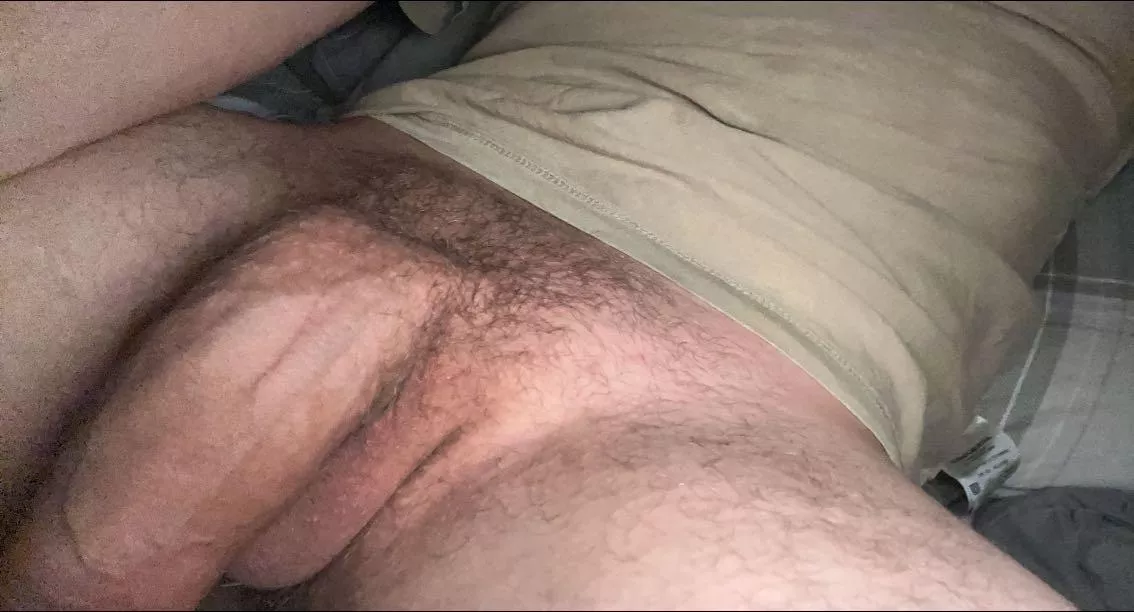 18 uk, Bristol, fit hung bro. Fit lads add chades00. Looking for meet tonight